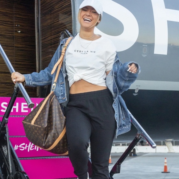 NEW LISTING!! "Cest La Vie" Tee - Picture 2 of 5